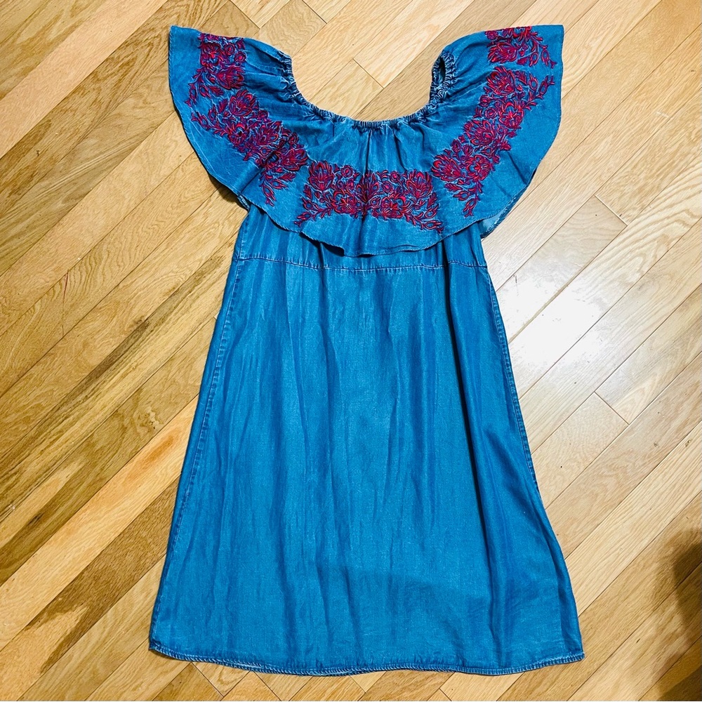 Philosophy Embroidered Ruffle Chambray
Off The Shoulder size Large